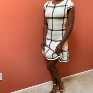 Alice +Olivia black and cream flare dress